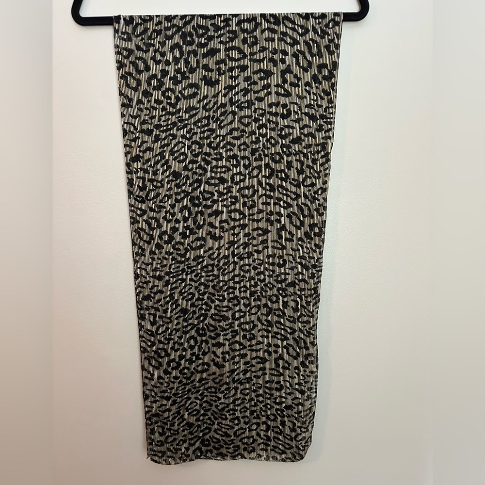 Animal Print Scarf Tan and Black EUC